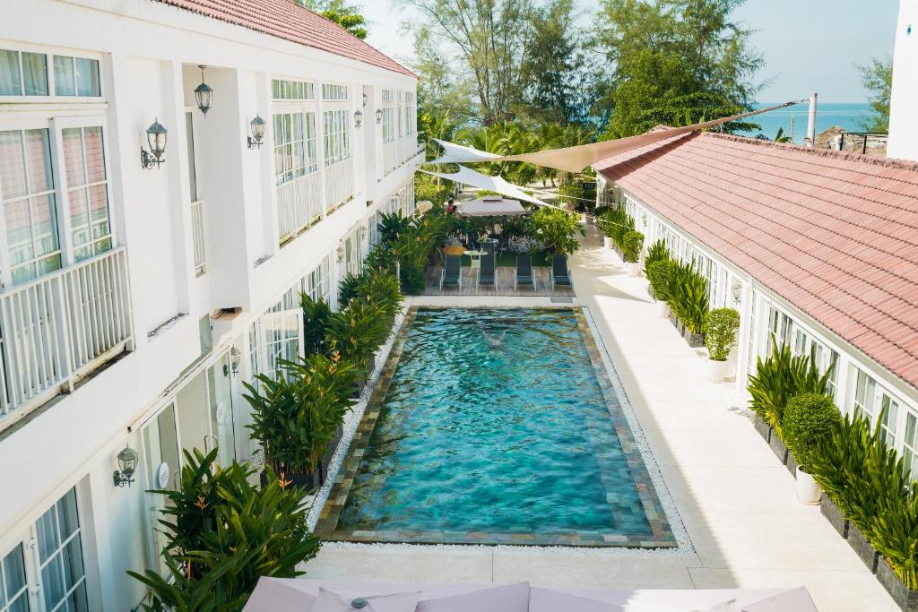 91692white-boutique-hotel-and-residences-05.jpg