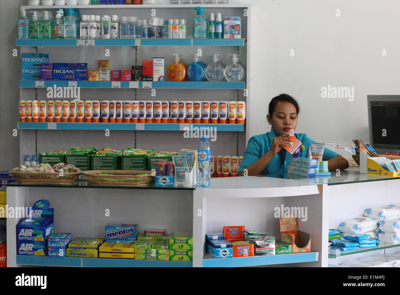 92367sopheakdavy-pharmacy-03.jpg