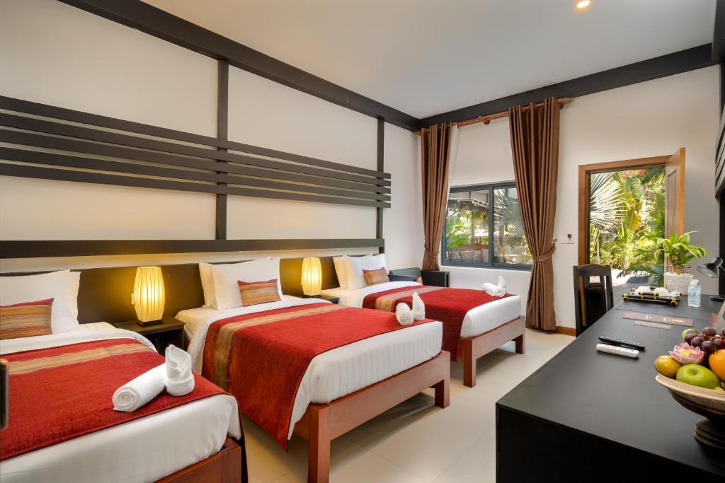 94055reveal-courtyard-in-reveal-angkor-04.jpg
