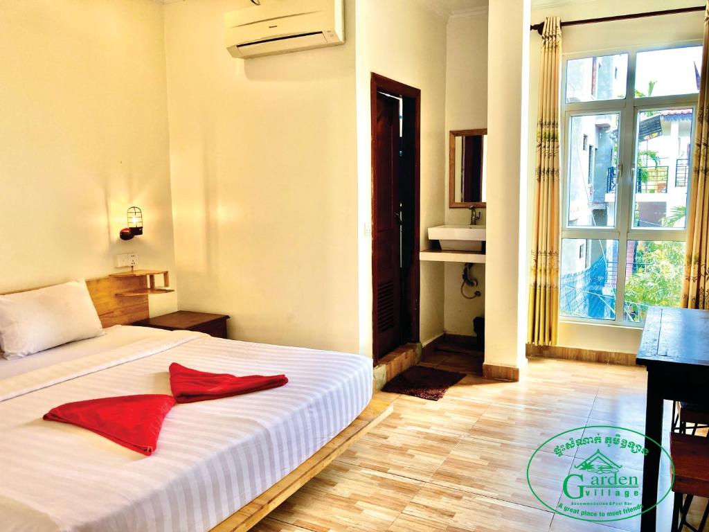 99003garden-village-guesthouse-&-pool-bar-03.jpg