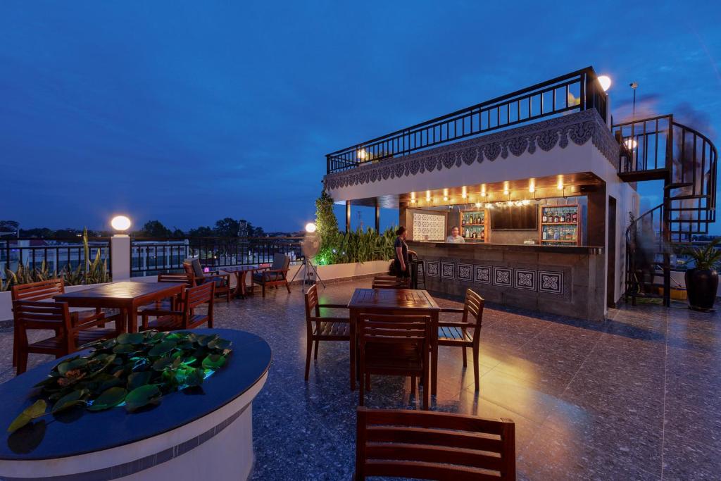 99419two-seasons-siem-reap-hotel-02.jpg